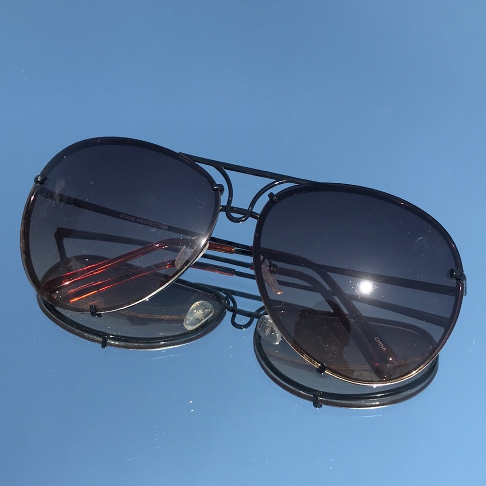 Aviator type sunglasses